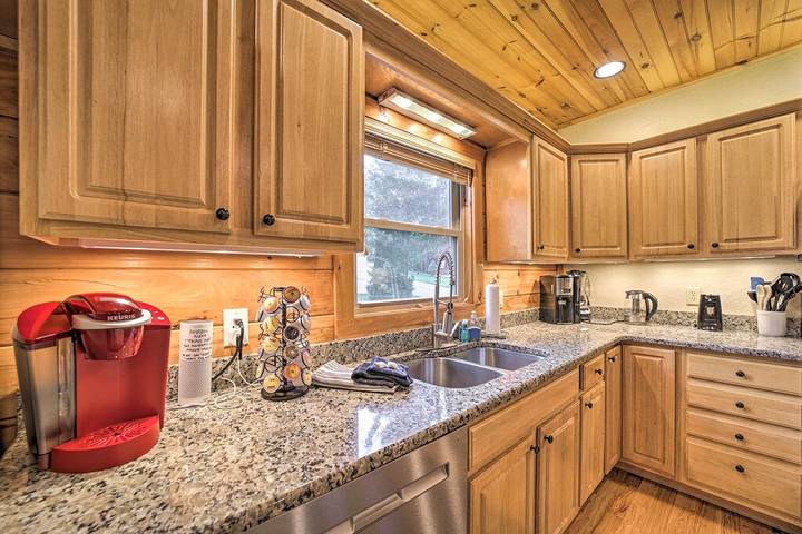 Log cabin for 14 people, with balcony and hot tub in Maggie Valley