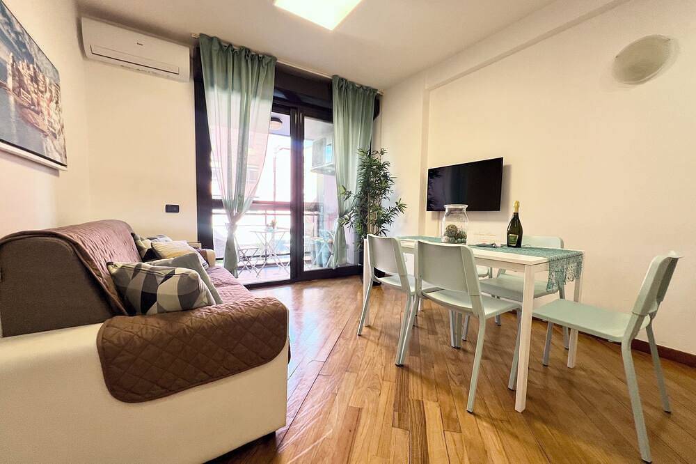 Dock of the Bay Genova 2b/1b + 1 private garage and balcony + 1 Extra garage in Genua (Stadt), Genua