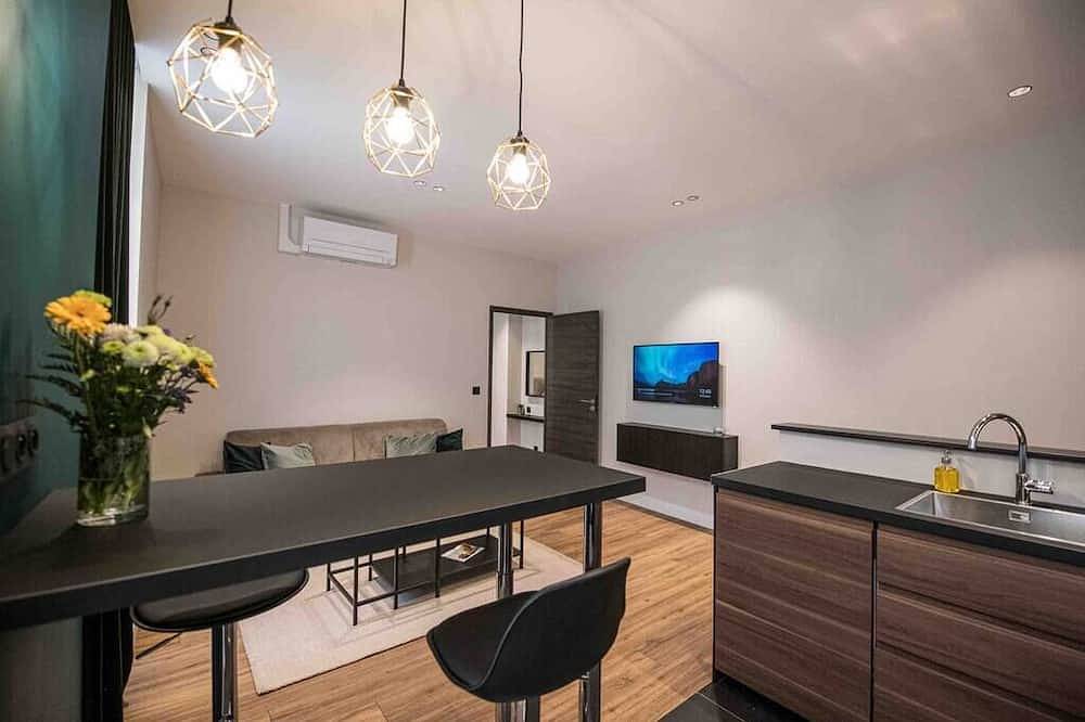 Entire apartment, Monaco Modern 2 Beds Apartment Near Casino in Beausoleil, Nice region