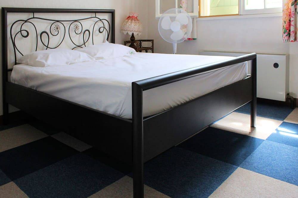 Provencal villa with beautiful pool in Bagnols-en-Forêt (between Fréjus and Fayence) in Bagnols-en-Forêt, Draguignan region