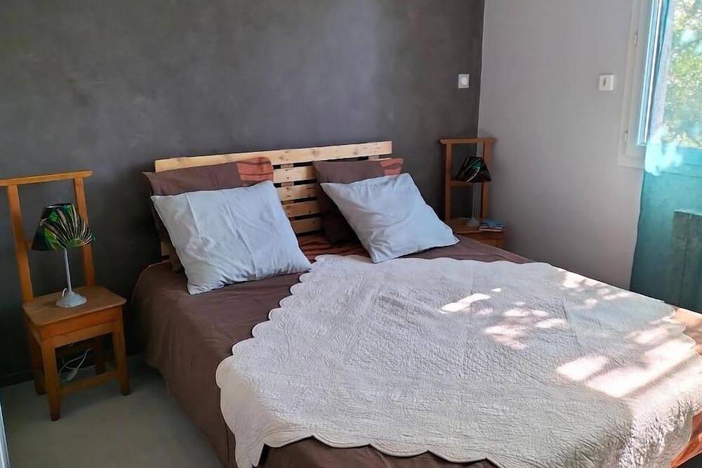 Maison indépendante 4 personnes au calme en pleine nature, 5 minutes d'Aubenas in Saint-Étienne-de-Fontbellon, Ardèche