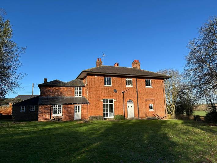 Holiday home for 14 people, with garden, child-friendly - 1