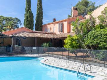 Chambre d’hôte pour 4 personnes, avec piscine ainsi que jardin et vue à La Londe-les-Maures