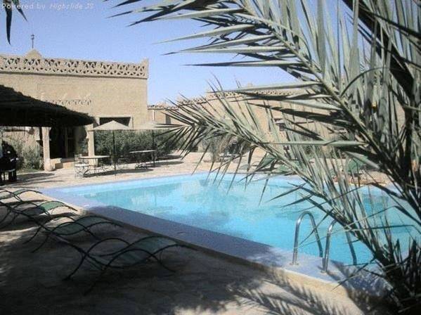 Hôtel pour 4 personnes, avec terrasse ainsi que piscine et jardin