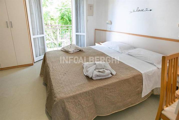 Appartamento per 5 persone, con Balcone e Terrazza nonché Giardino e Vista lago a Miramare