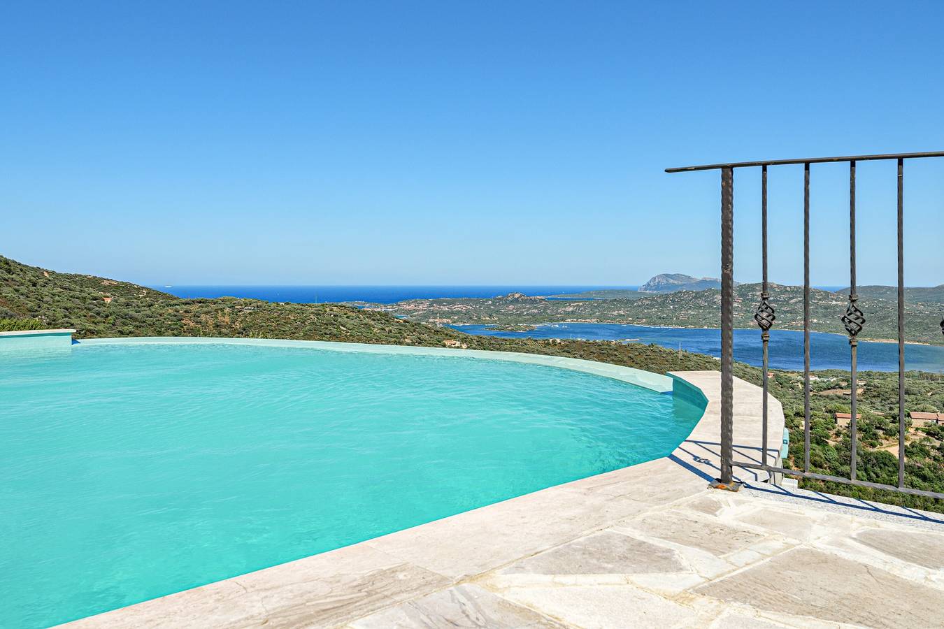 Casa vacacional "Villa Maryna" con vistas al mar, terraza privada, piscina y Wi-Fi in Costa Smeralda
