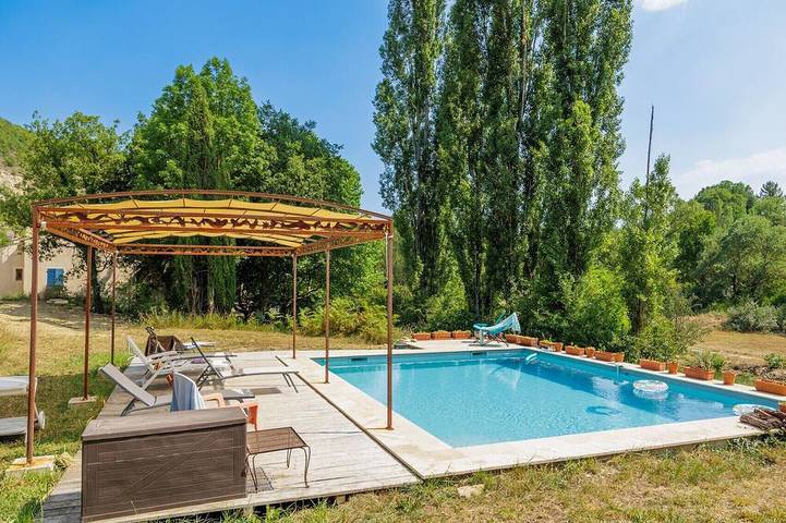 Location de vacances pour 4 personnes, avec piscine et jardin à Limans