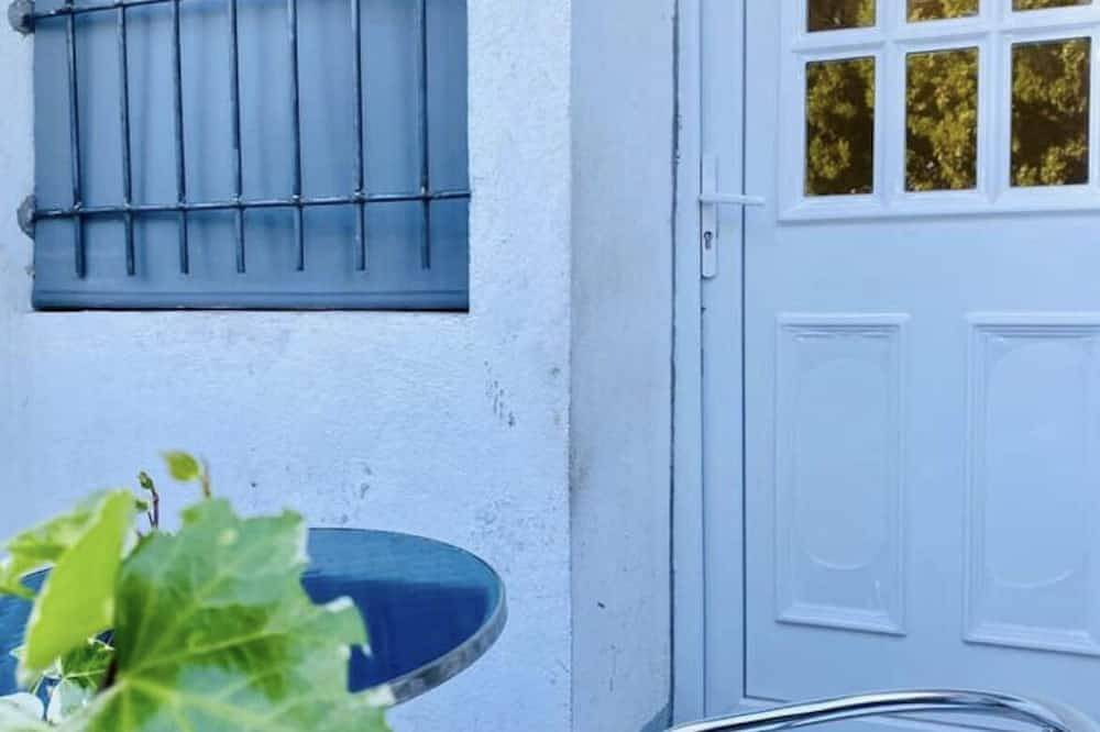 Entire apartment, Studio de Plan Pied in Châteauneuf-Grasse, Cannes region