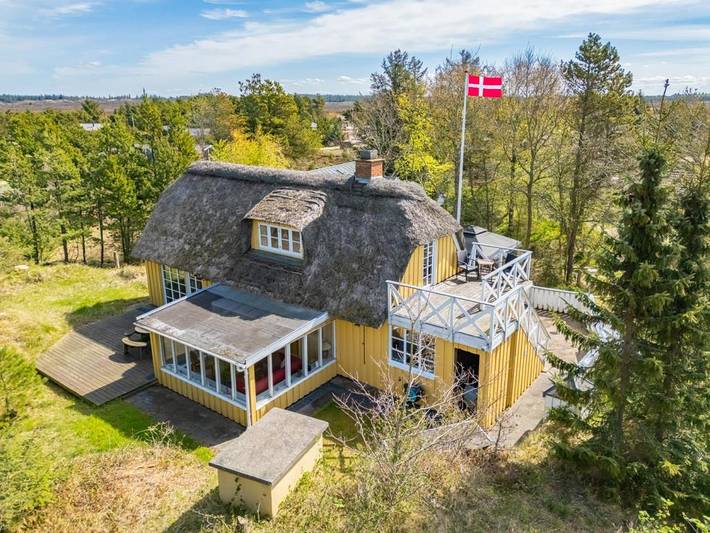 Zwei Etagen, Wintergarten und viel Platz draußen – Hedelærkevej 8 in Henne, Varde