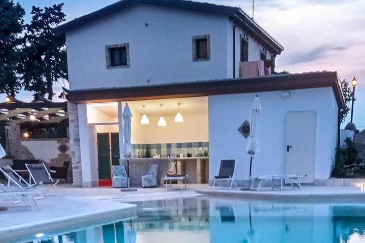 Casa vacanza per 2 persone, con Balcone e Terrazza nonché Giardino e Piscina a Termoli