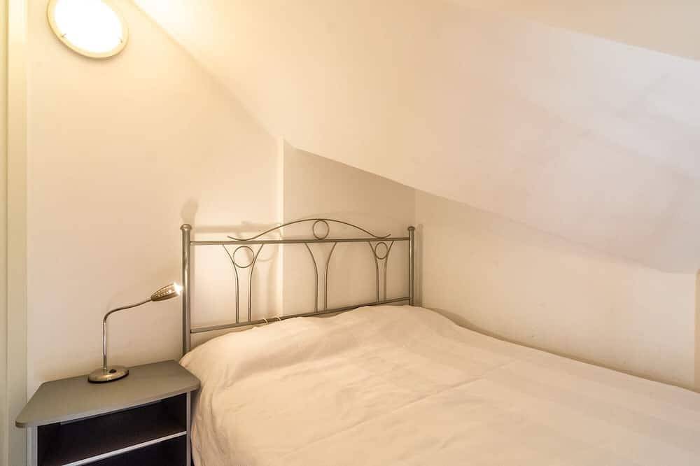Entire apartment, 4-room corner apartment with 2 bathrooms in a residence with pool in Stresa, Comune di Stresa