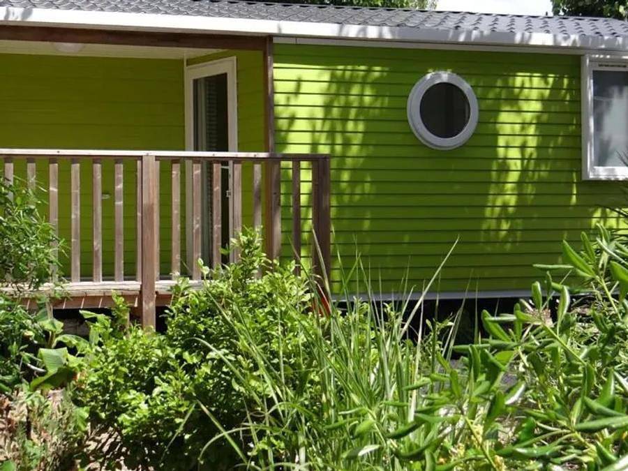 Camping La Berge Fleurie - Mobilheim 4 personen - Mobil Home Aqua 2 Zimmer 4 Personen Halbüberdachte Terrasse in Mialet, Cevennen
