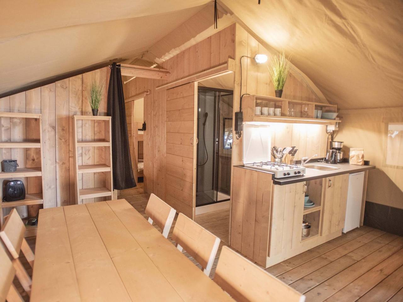 Geräumige Safarilodge in einer ruhigen Umgebung in Regio Zwolle