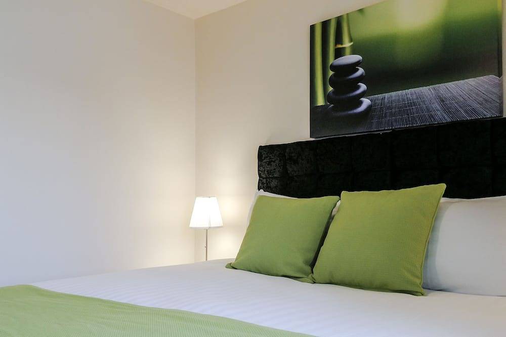 Entire apartment, Modern Luxury Large 2 Bed Aptartment With Free Private Parking in Walsall, Birmingham Area