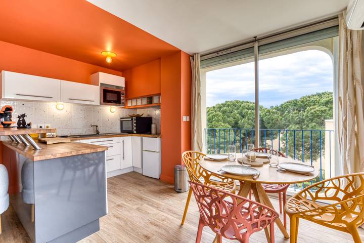 Hel lägenhet, Apartment "Sunny Day" with Private Terrace and Air Conditioning in La Grande-Motte, Medelhavskusten (Frankrike)