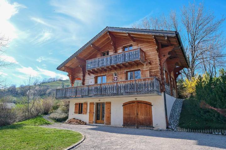 Location de vacances pour 10 personnes, avec vue et jardin, animaux acceptés à Bernex
