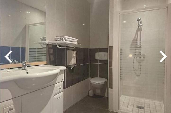 Hôtel pour 2 personnes, avec terrasse à La Coucourde - 4