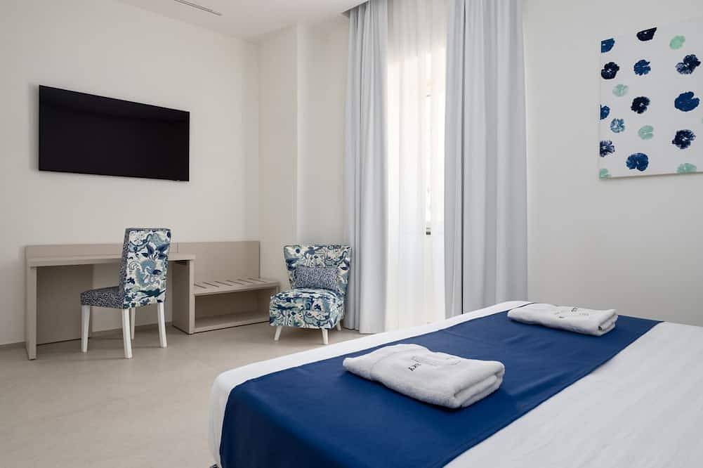 Blu Sky Luxury Palace – King Blue Apartment: Regal Comfort & Contemporary Design in Meta 👑💙 in Meta, Sorrento Coast