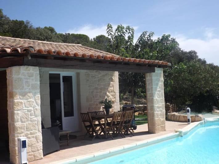 Location de vacances pour 4 personnes, avec piscine ainsi que vue et jardin, animaux acceptés à Gignac - 4