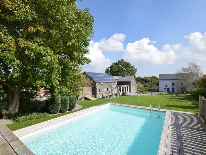 Vakantiehuis voor 26 personen, with Terras and Tuin as well as Zwembad and Sauna in Vielsalm