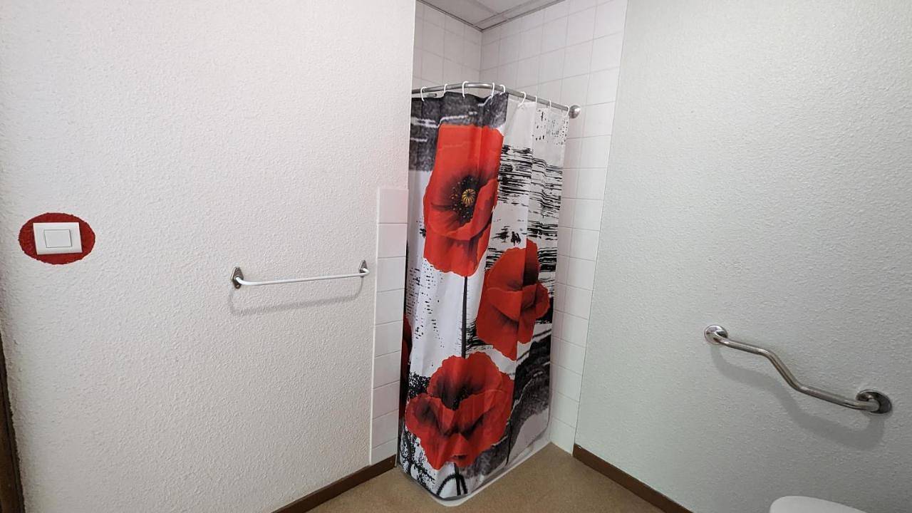 Double Room with Private Bathroom in Saint-Floret, Région de Besse-et-Saint-Anastaise
