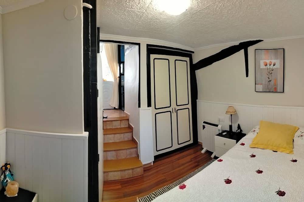 La Casita De Ivanna\nperiod property in the heart of the Spanish countryside in Fuenmayor, Provincia de La Rioja