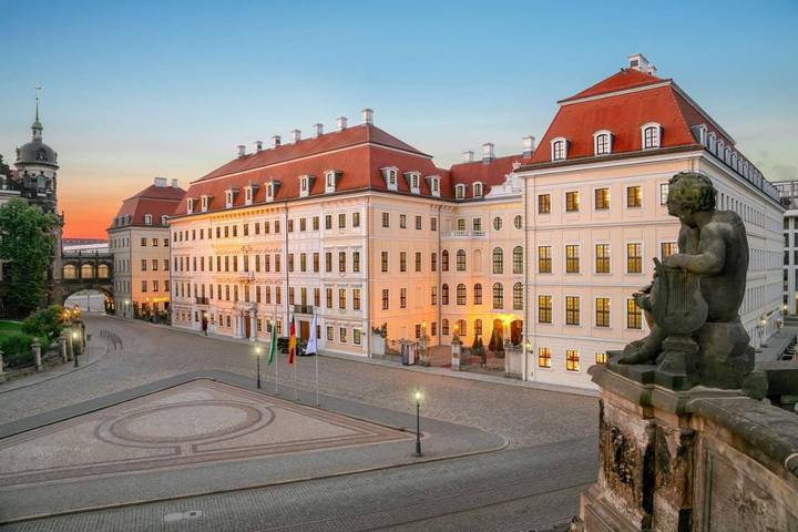 Hotel für 4 Personen, mit Terrasse und Pool sowie Sauna und Ausblick in Residenzschloss