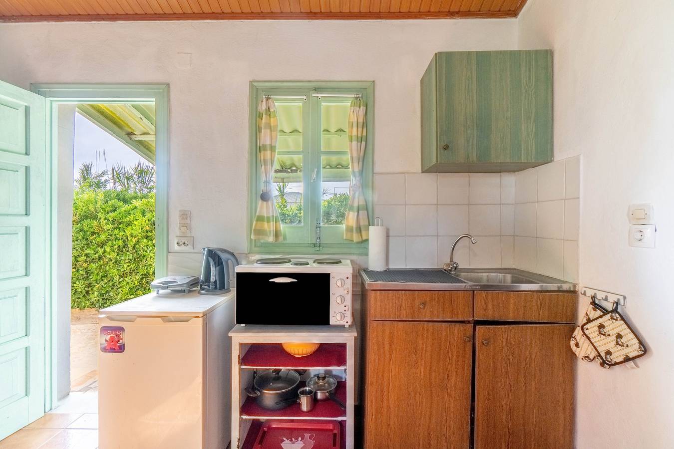 Seafront Studio Stefan with Sea View, Private Terrace, and Air Conditioning in Corfu