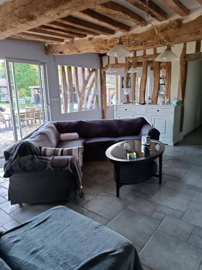 Two-Bedroom House in Conteville, Région de Bernay