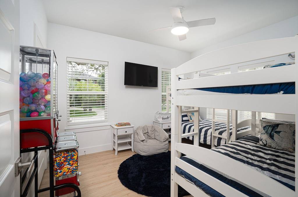 Vilano Beach Vacation Stop. 2 masters, Private Heated pool, Steps to the Beach! in Vilano Beach, St. Johns County