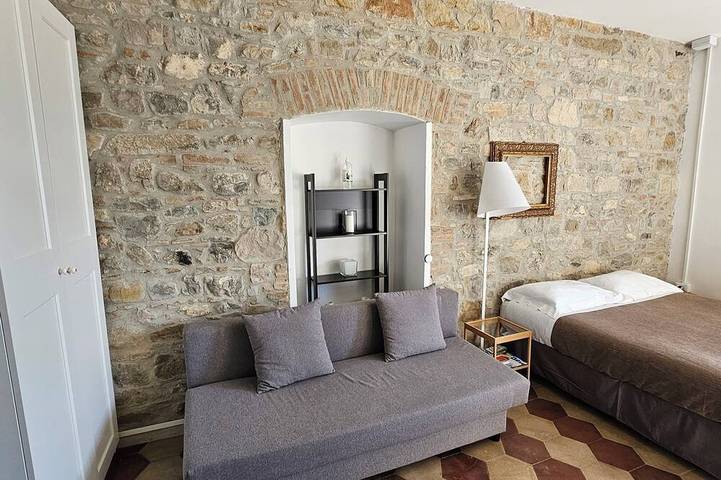 Quadruple Double Studio and Sofa Bed and Private Parking in Loco in Potenza, Province de Potenza