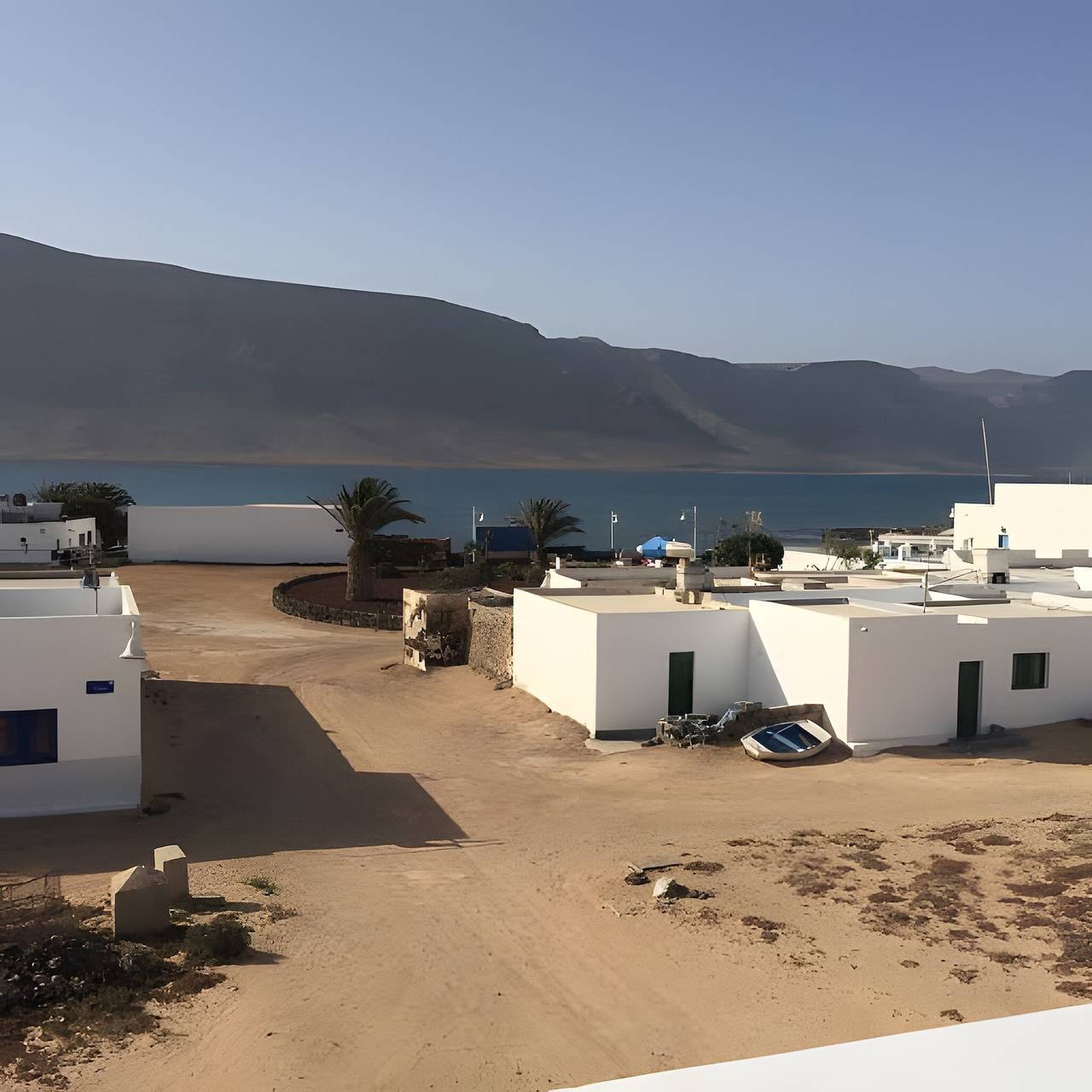 Casa Vacacional 'Rojo' con Vistas al Mar y Wi-Fi in La Graciosa, Parque Natural Archipiélago Chinijo