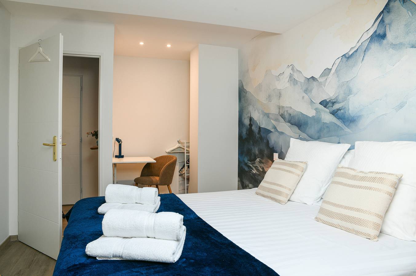 Appartement entier, Appartement 'Entre Cimes Et Vignes - Clim Wifi' avec vue sur les montagnes, Wi-Fi et climatisation in Saint-Pierre-d'Albigny, Région de Chambéry