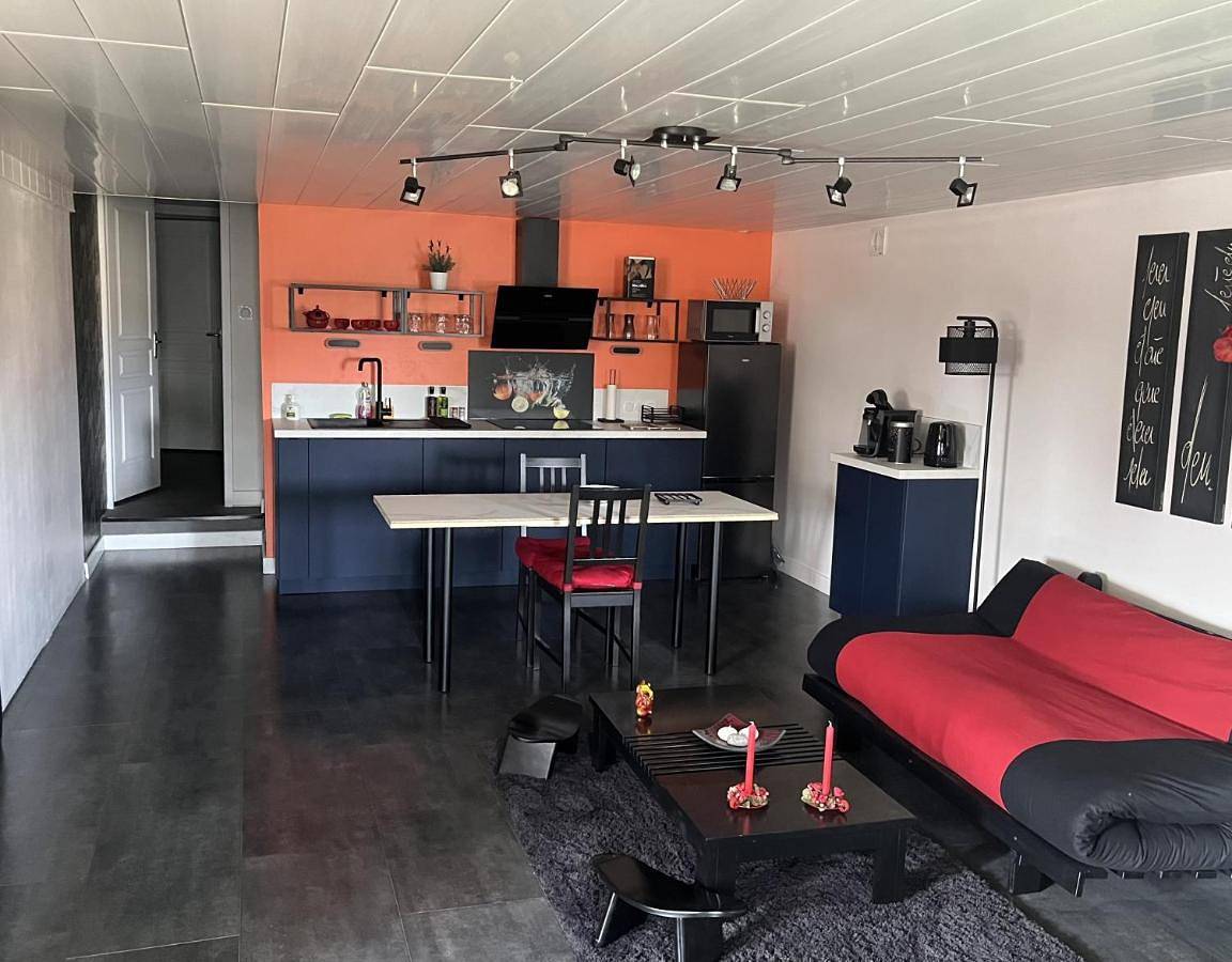 Appartement entier, Comme dans un écrin - T2 de 50 m² avec jardin, terrasse et piscine in Vernaison, Lyon et ses environs