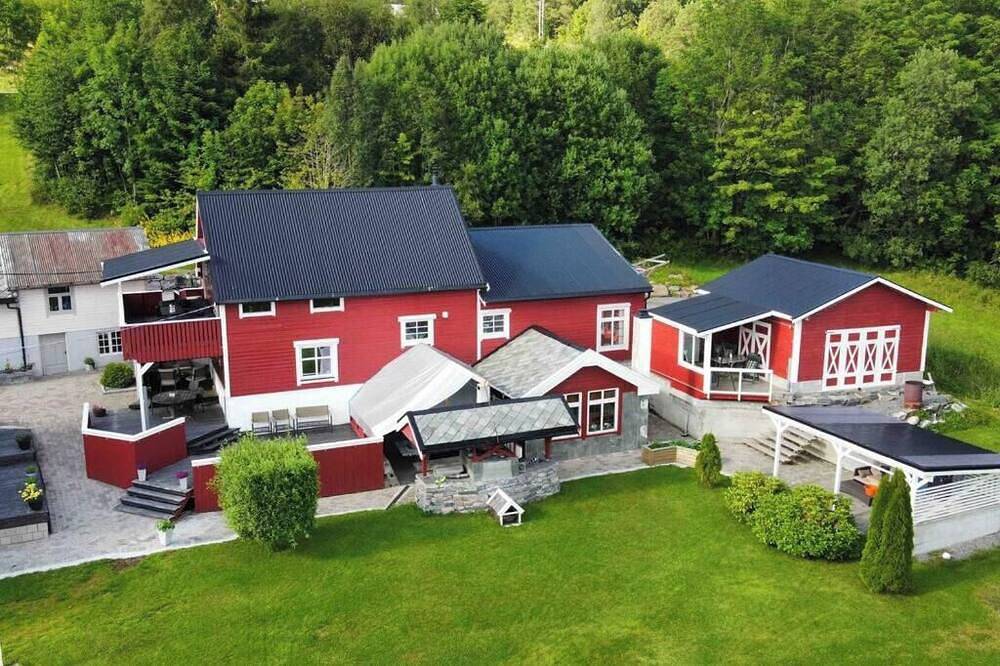 Eidsviklaaven in Haram, Nordlige Fjord-Norge