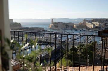 Gîte pour 4 personnes, avec terrasse et vue dans Abbaye Saint Victor De Marseille