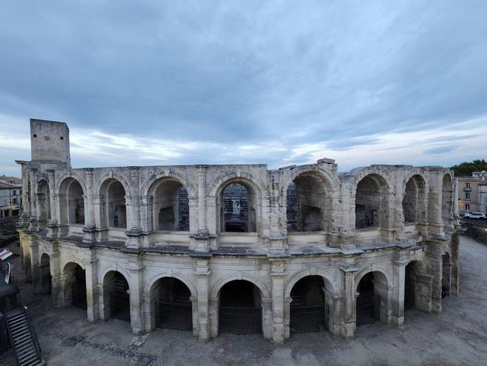Gîte pour 2 personnes, avec vue, adapté aux familles dans Arenes D Arles - 2