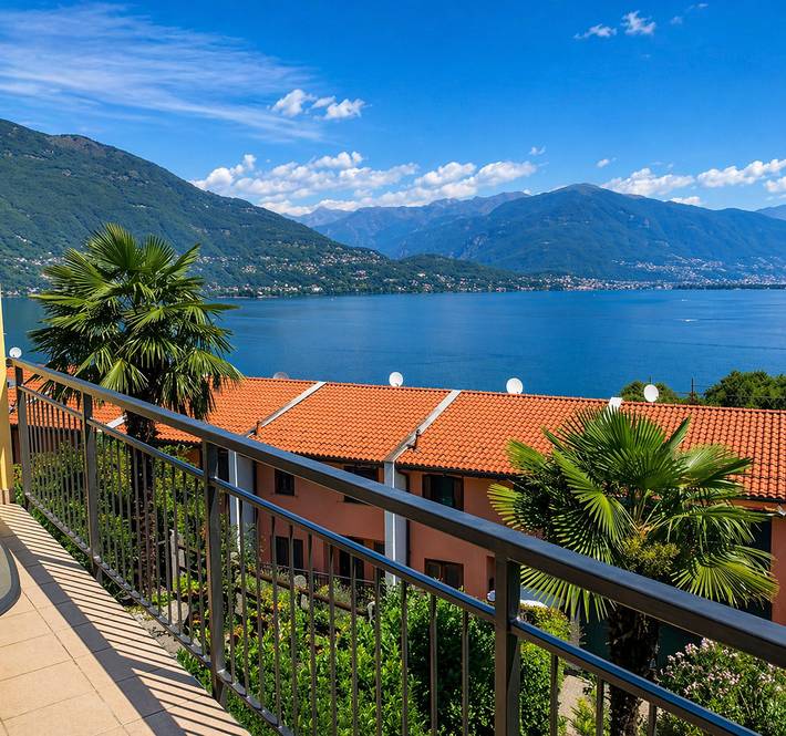 Ferienwohnung für 4 Personen, mit Balkon und Ausblick sowie Seeblick in Maccagno con Pino e Veddasca - 2