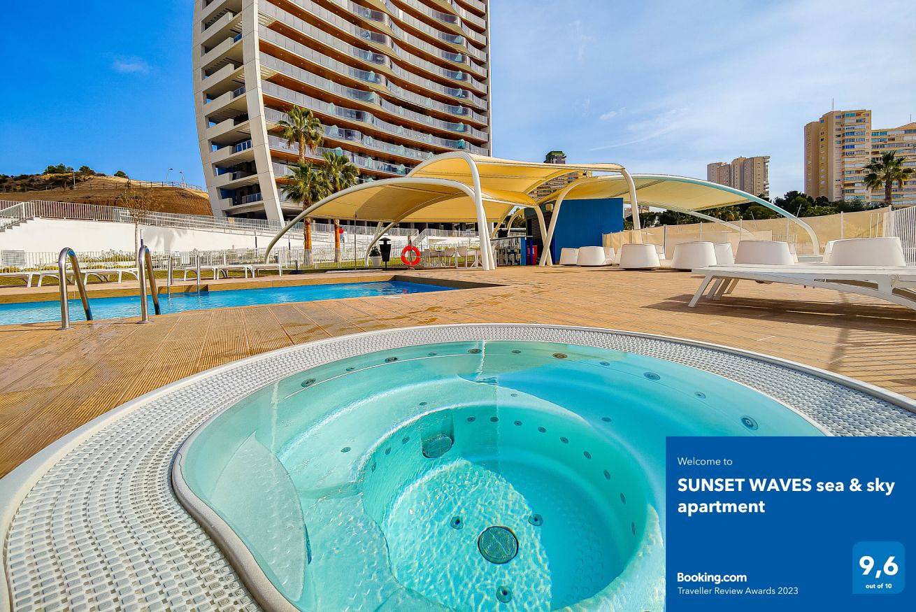 Ganze Wohnung, Sunset Waves sea & sky apartment in Benidorm, Costa Blanca