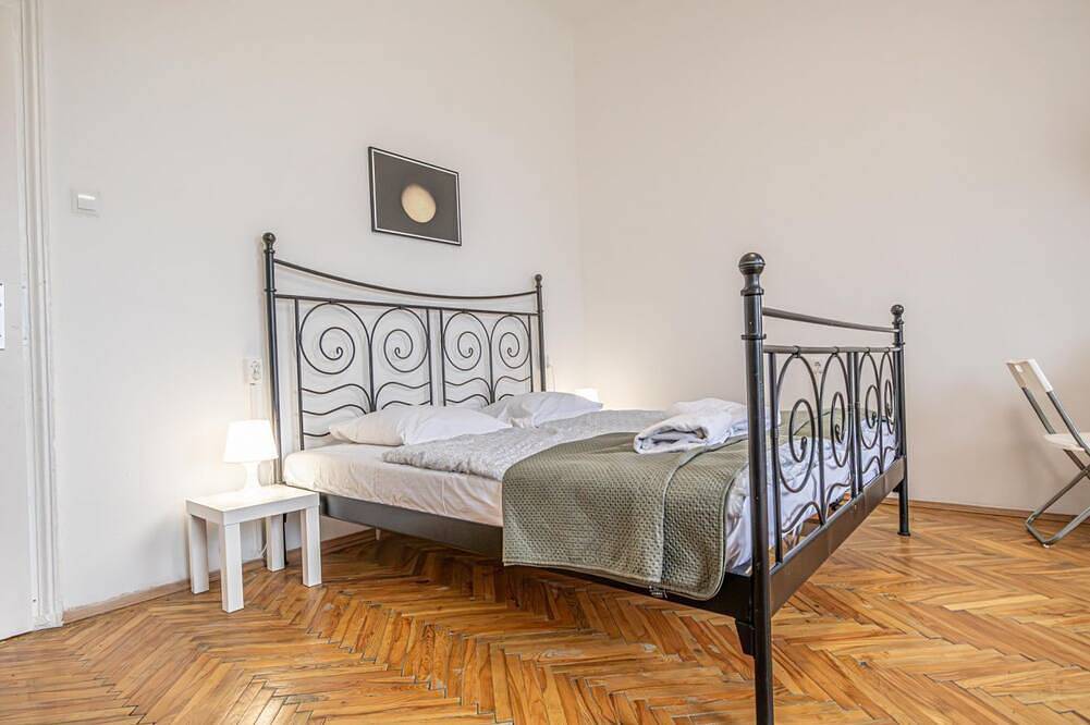 Ganze Wohnung, Superb 2Br Apt. Very Spacious @the Millenium Tower in Wien, Wienerwald