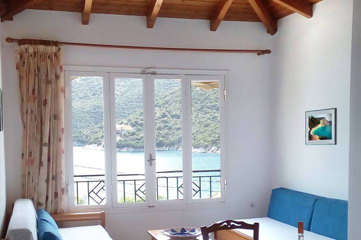 Appart’hôtel pour 5 personnes, avec Balcon ainsi que Jacuzzi et Piscine à Leucade