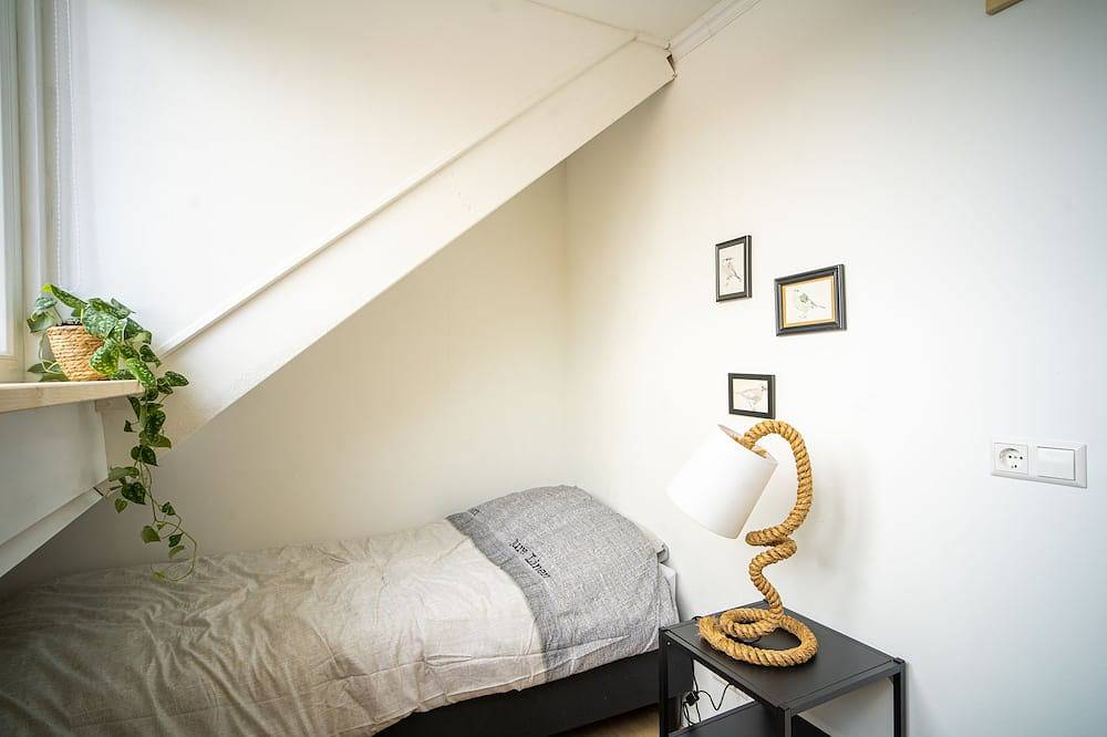 Attractive 4 person vacation home in Scherpenisse, Tholen in Scherpenisse, Niederländische Nordsee