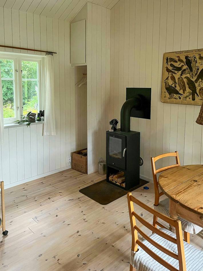Hållbar stuga i bokskogen vid Mellby Käsk in Österlen