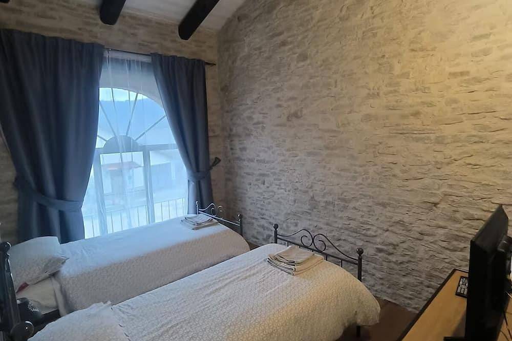 Geheel appartement, Cà Tinola, Apartment with Jacuzzi in Mango , Langhe