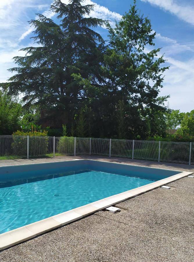 Gîte pour 6 personnes, avec Balcon ainsi que Terrasse et Piscine à Gaillac