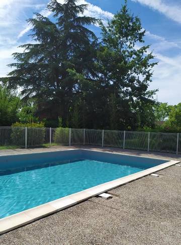 Gîte pour 6 personnes, avec piscine et terrasse, animaux acceptés à Gaillac