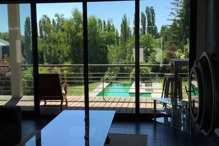 Villa contemporaine piscine chauffée à débordement • 4 chambres • 15 min Paris in Verrières-le-Buisson, Essonne