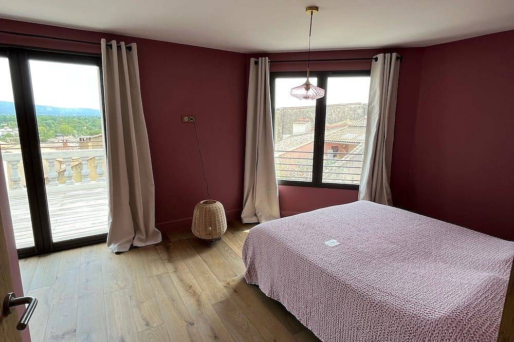 A dix minutes d'Avignon et Isle sur Sorgue ,au cœur du village ,Villa de charme in Châteauneuf-de-Gadagne, Vaucluse