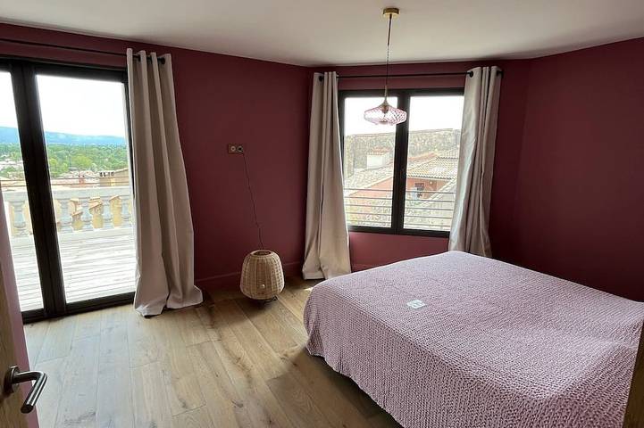 Ten minutes from Avignon and Isle sur Sorgue, in the heart of the village, charming villa in Châteauneuf-de-Gadagne, Vaucluse