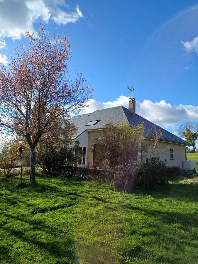 Location de vacances pour 6 personnes, avec Terrasse et Jardin à Centrès